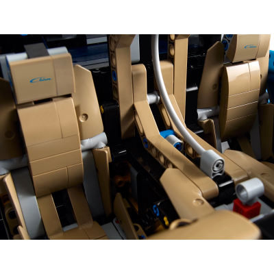 Авто-конструктор LEGO Technic Bugatti Chiron (42083)
