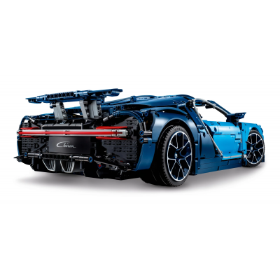 Авто-конструктор LEGO Technic Bugatti Chiron (42083)