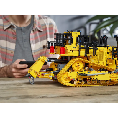 Авто-конструктор LEGO Бульдозер Cat D11 с Д/У (42131)