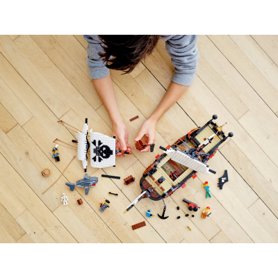 Блоковий конструктор LEGO Creator Пиратский корабль (31109)