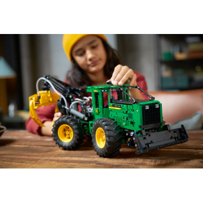 Блоковий конструктор LEGO John Deere 948L-II Skidder (42157)