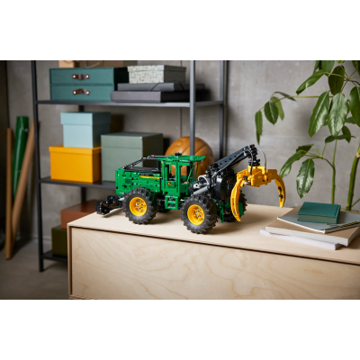 Блоковий конструктор LEGO John Deere 948L-II Skidder (42157)