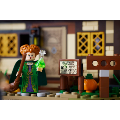 Блоковий конструктор LEGO Disney Hocus Pocus: The Sanderson Sisters' Cottage (21341)
