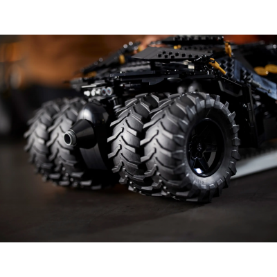 Блоковий конструктор LEGO Бетмобіль Тумблер (76240)