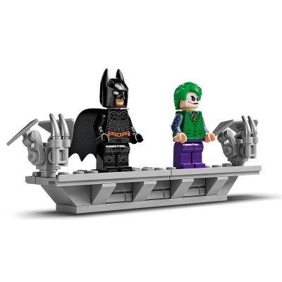 Блоковий конструктор LEGO Бетмобіль Тумблер (76240)