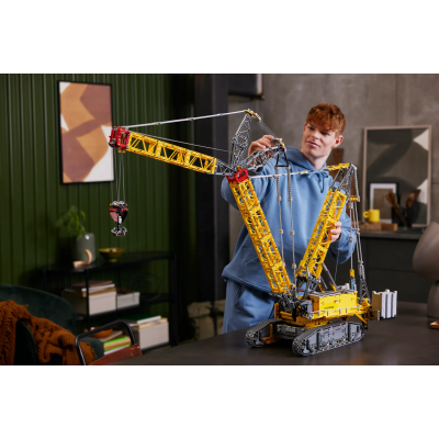 Блоковый конструктор LEGO Technic Гусеничный кран Liebherr LR 13000 (42146)